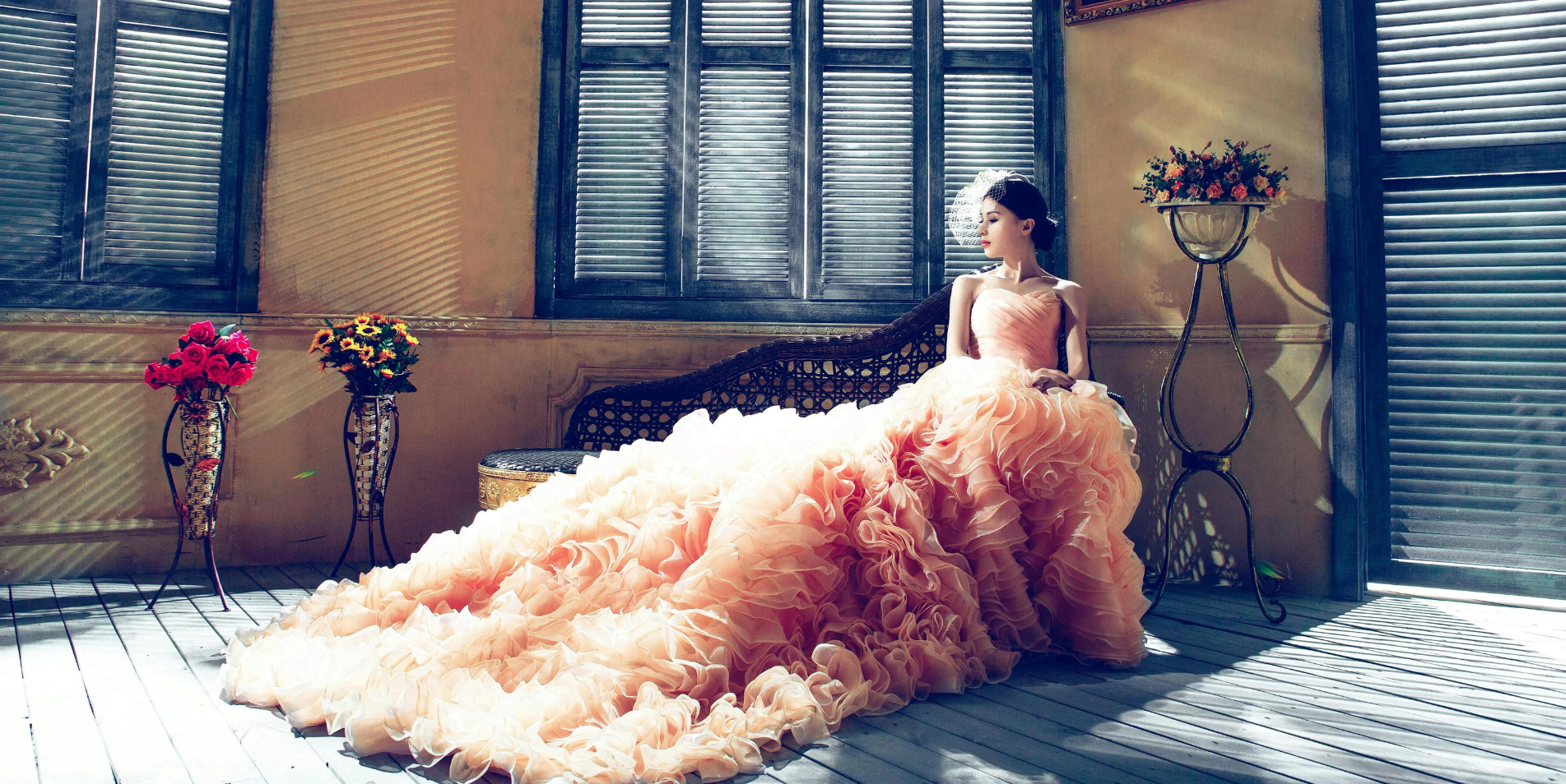 Imagem Slide Mulher com Vestido